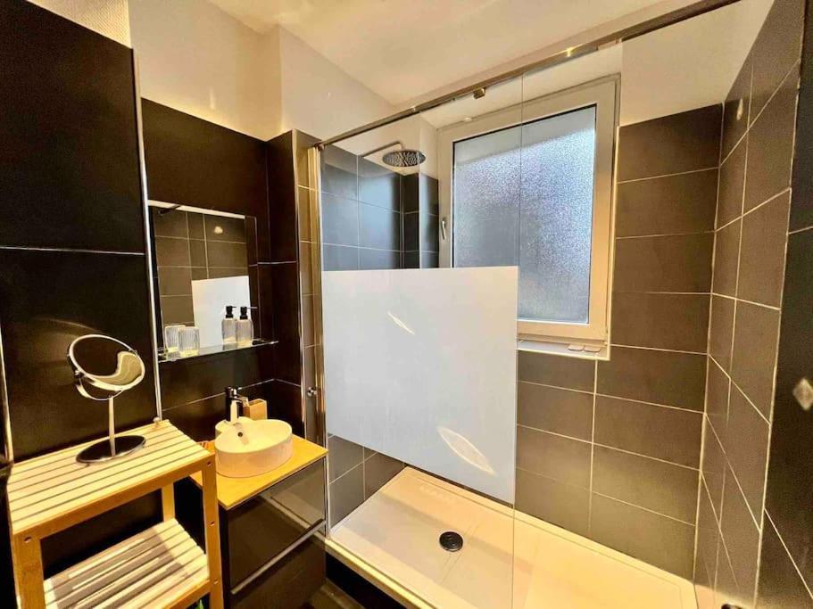 Bellevue - Grand Appartement Pour 5 Sur Les Quais De La Meuse Льеж Экстерьер фото